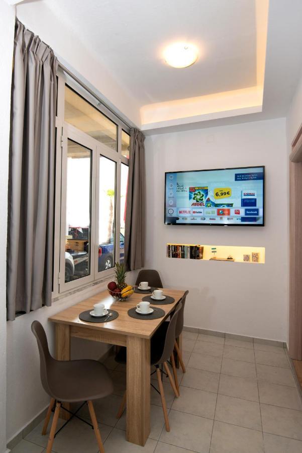 Salty Alley Seaside Apartment Rethymno  ภายนอก รูปภาพ