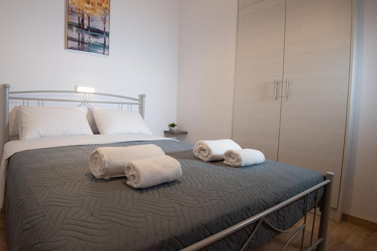 Salty Alley Seaside Apartment Rethymno  ภายนอก รูปภาพ